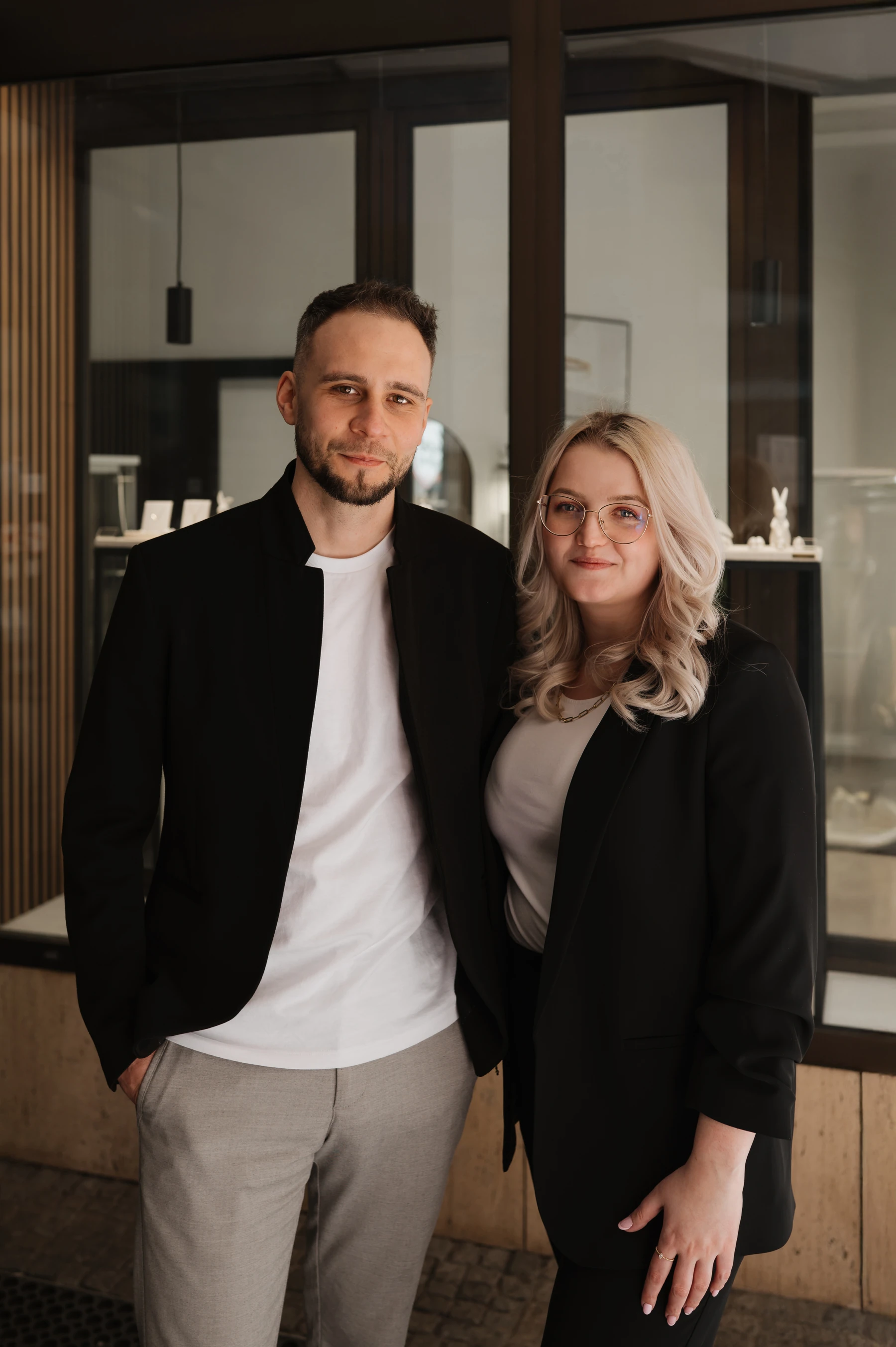 Michaela Šidlová i Radim Ratajský w showroomie DeLoire